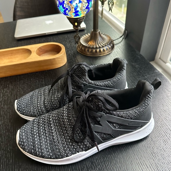 Fabletics Sneakers Size 9, like new - Picture 1 of 4